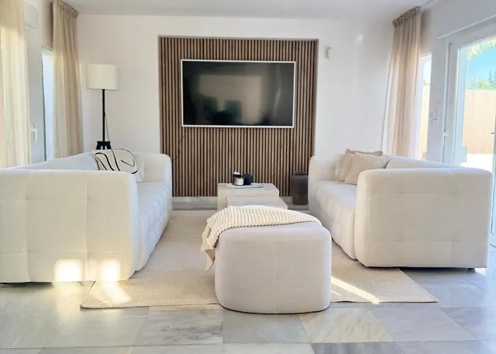 In Nueva Andalucia Close To Everything Villa